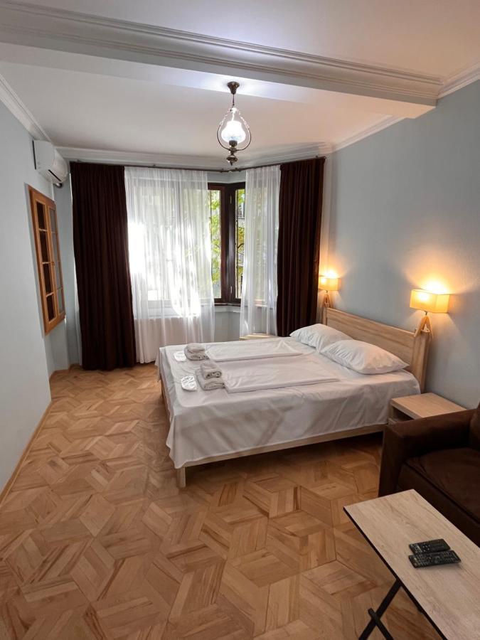 City Center Apartment Tbilisi Bagian luar foto